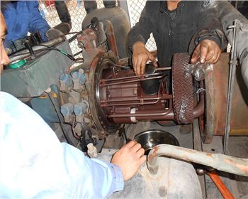 成都中央空調(diào)保養(yǎng)--螺桿壓縮機(jī)（維修）